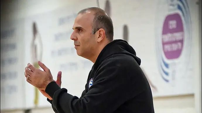 עוזר מאמן מכבי תל אביב עדי עמוס
