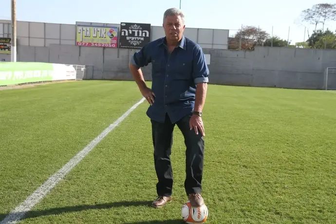 אבי ארגז במגרש המיתולוגי של הפועל חדרה
