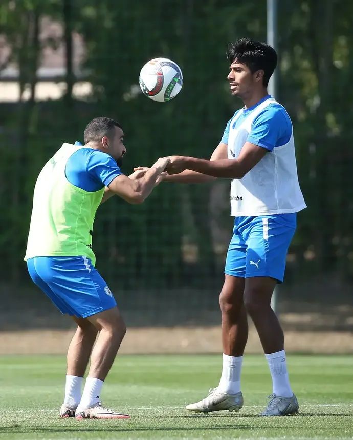 דור פרץ עם מחמוד ג'אבר באימון נבחרת ישראל