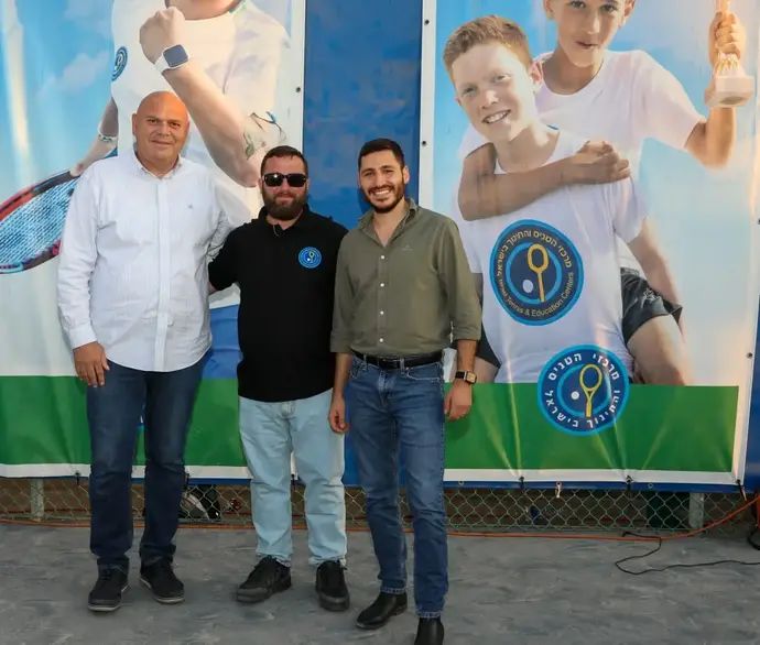 סגן ראש עיריית טבריה אביב יצחקי מנהל מרכז הטניס והחינוך טבריה דאור צולריה ראש עיריית טבריה יוסי נבעה
