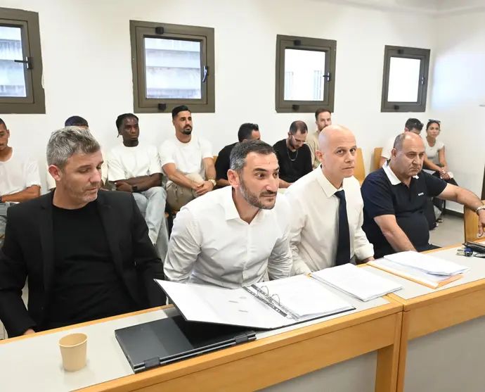 מוחמד אבו יונס יו"ר בני סכנין, עו"ד יפתח אבן עזרא, עו"ד רועי רוזן, גיא פרימור מנכ"ל הפועל באר שבע