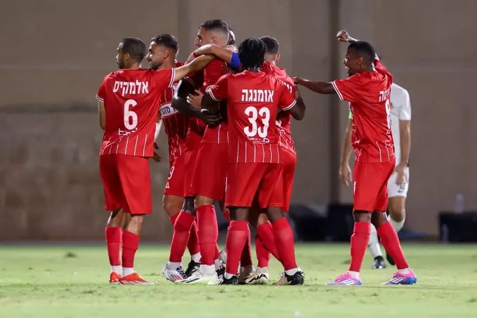 שחקני בני סכנין חוגגים