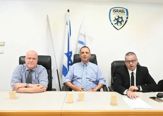 דייני בית הדין: עו"ד נעם ליובין (מימין), עו"ד ישראל שמעוני, עו"ד גיורא לנדאו