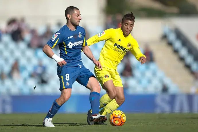 רוברטו לאגו שחקן חטאפה מול מתיאס נהואל שחקן ויאריאל