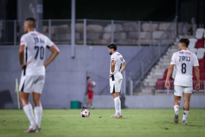 מילאן מקאריץ' ושחקני הפועל תל אביב מאוכזבים