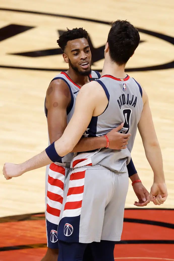 טרוי בראון ג'וניור לצד דני אבדיה