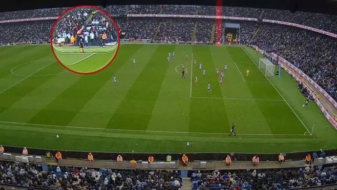 באנגליה טוענים: שחקן ארסנל קיבל בוראות מהספסל, לאחר מכן ראיה נשכב כפצוע