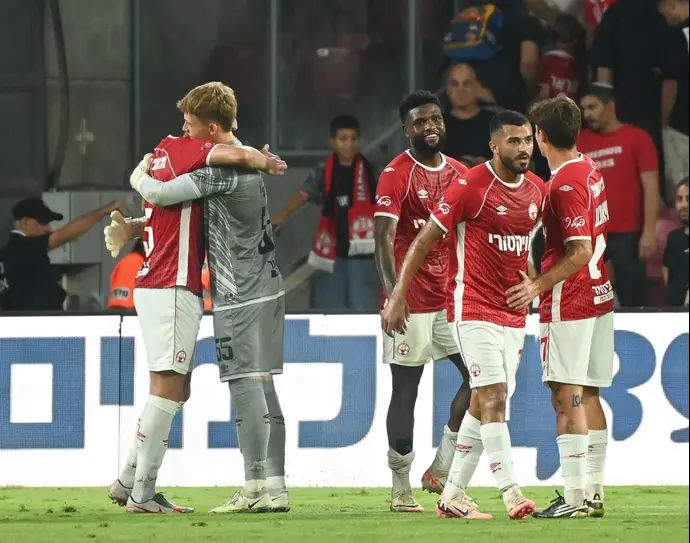 שחקני הפועל באר שבע חוגגים