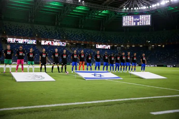 טקס לציון שנה ל-7 באוקטובר לפני המשחק של מכבי חיפה נגד בני סכנין