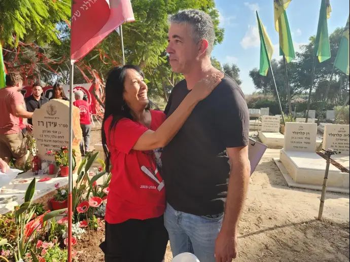 רמי כהן, יו"ר הפועל תל אביב באזכרה של עידן רז ז"ל