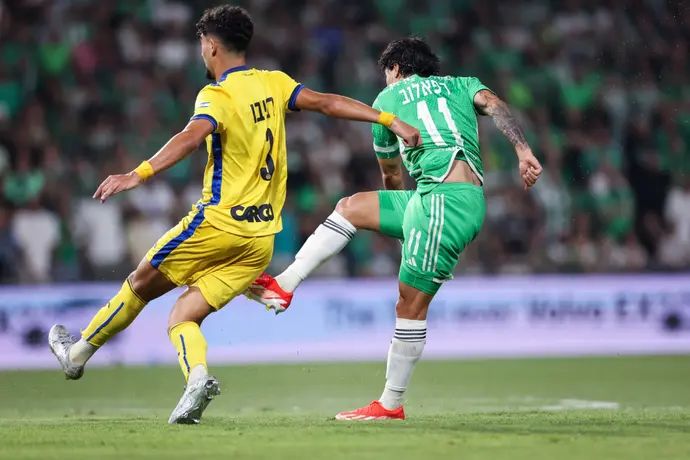 ליאור רפאלוב מכבי חיפה לצד רוי רביבו מכבי תל אביב