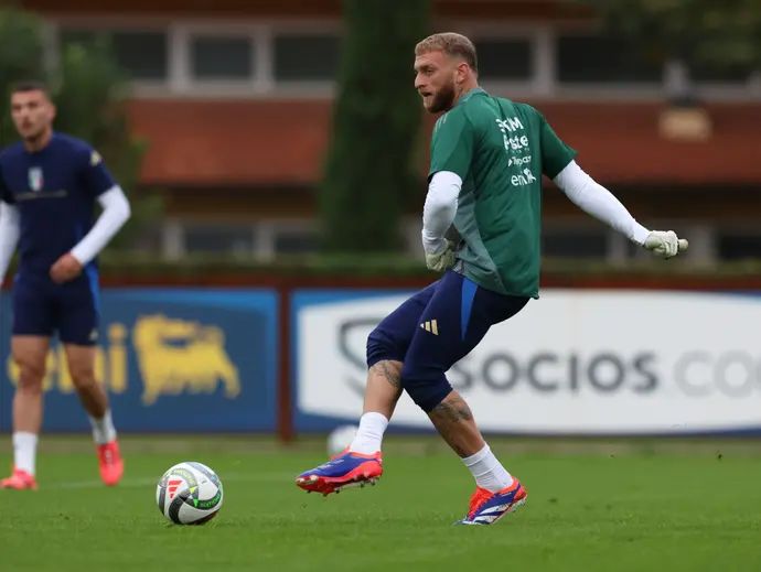 מיקלה די גרגוריו שוער נבחרת איטליה באימון