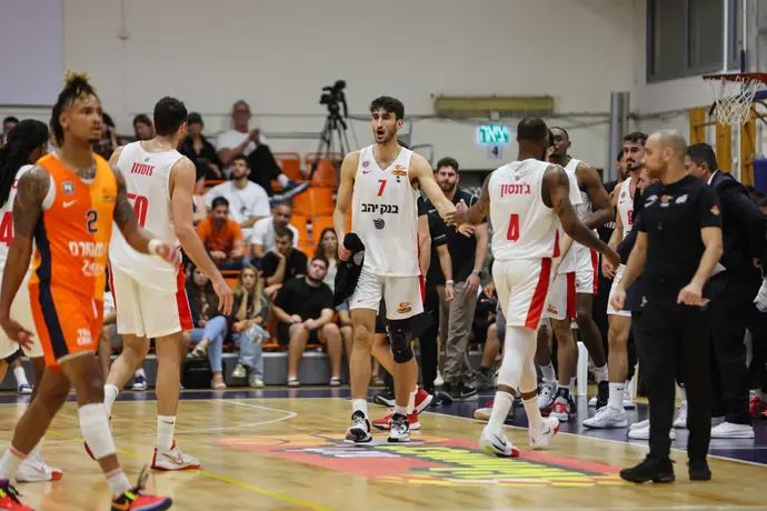 שחקני הפועל ירושלים גבי צ'אצ'אשווילי, יובל זוסמן, כריס ג'ונסון