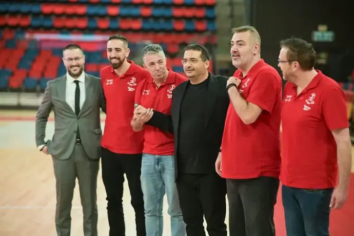 אנשי הפועל תל אביב עופר ינאי, ג'ורג' חינאס, סטפנוס דדאס, בר טימור, רמי כהן