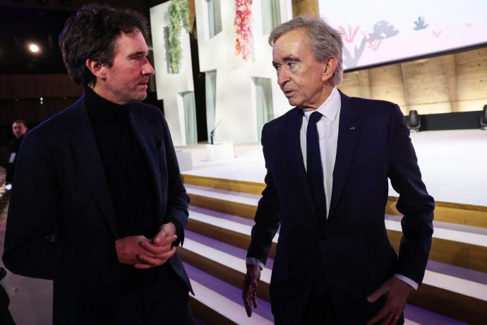 המיליארדר ברנאר ארנו עם בנו אנטואן ארנו