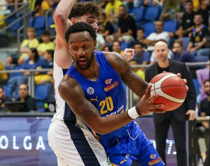 שחקן מכבי תל אביב ליוואי רנדולף