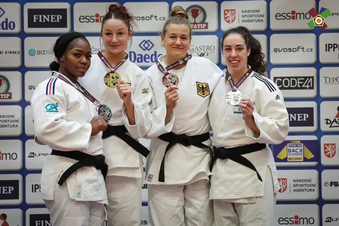 שקד עמיחי עם מדליית הארד