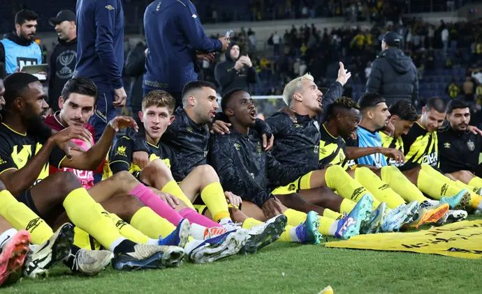 שחקני בית"ר ירושלים חוגגים