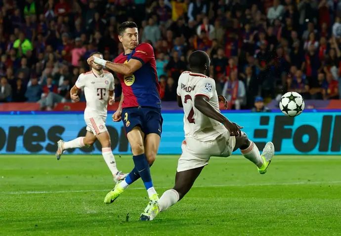 רוברט לבנדובסקי, חלוץ ברצלונה