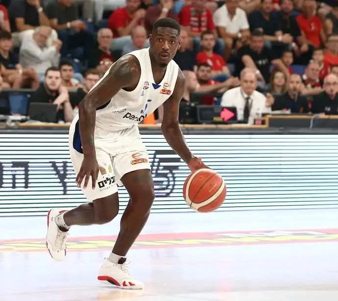 דשון פרנסיס, בני הרצליה