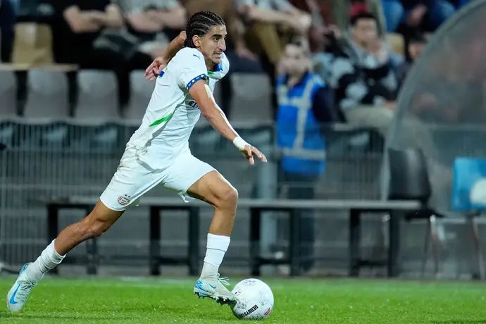 שחקן פ.ס.וו איינדהובן ב', תאי עבד