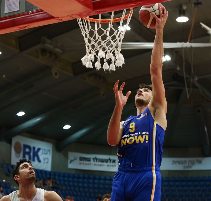 שחקן מכבי תל אביב רומן סורקין