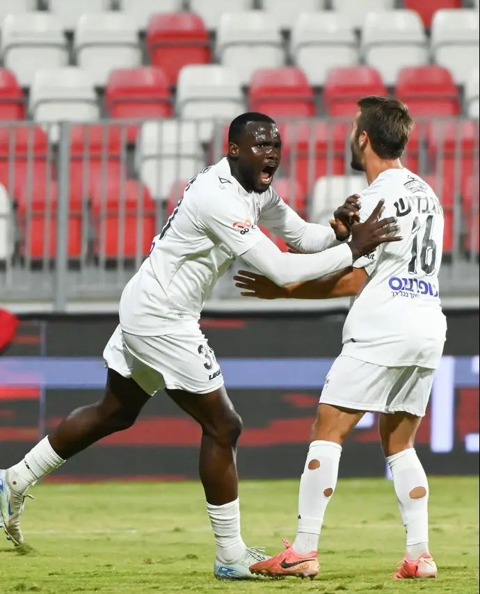 איבה רנסום חוגג עם עומר אגבדיש הפועל ירושלים