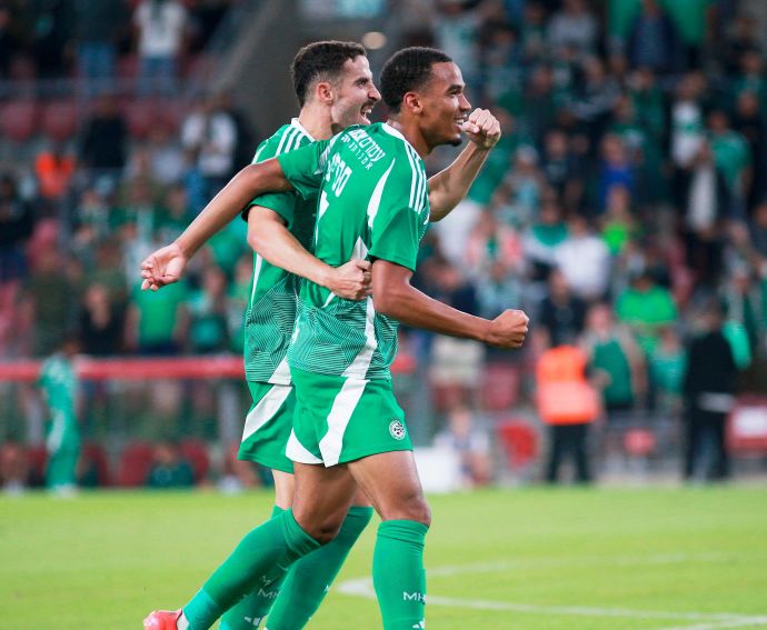 קסנדר סברינה, דולב חזיזה שחקני מכבי חיפה חוגגים