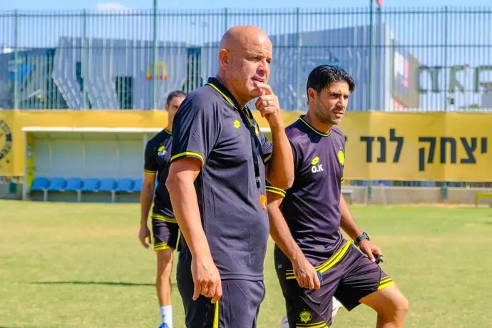 יוסי אבוקסיס באימון מכבי נתניה