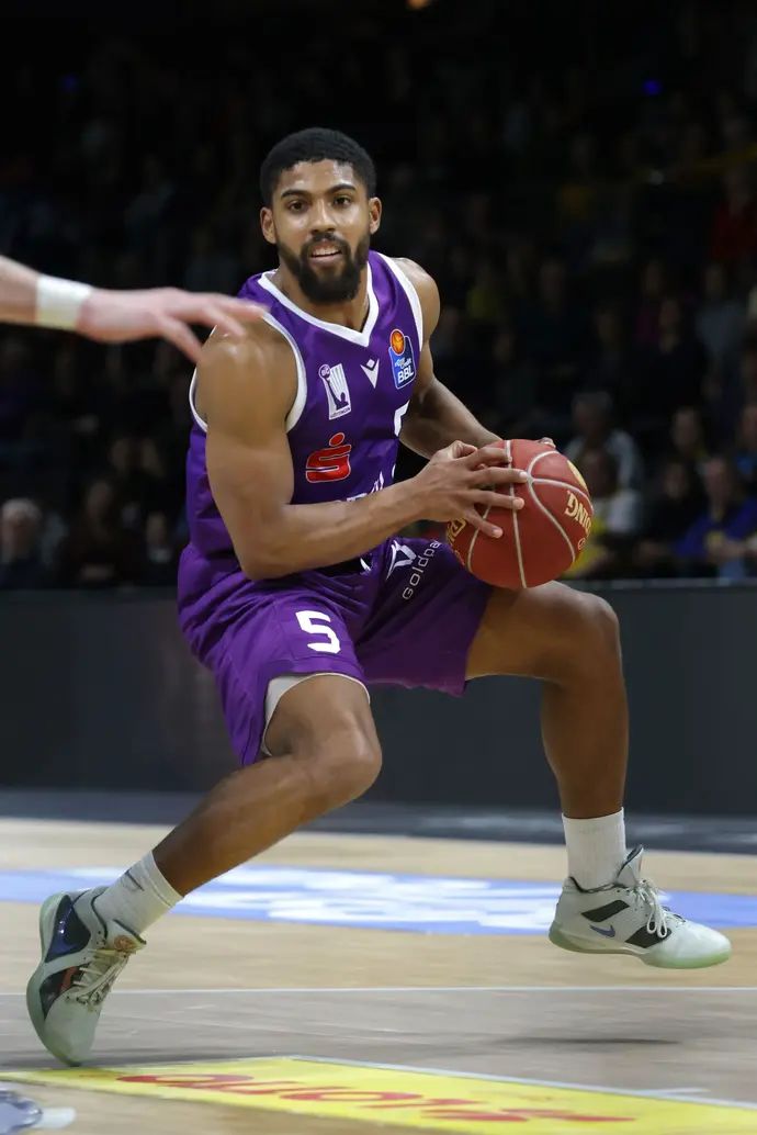 דייויד דה ג'וליוס במדי גוטינגן