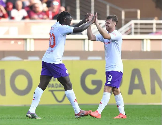 מואיז קן חלוץ פיורנטינה עם לוקאס בלטראן