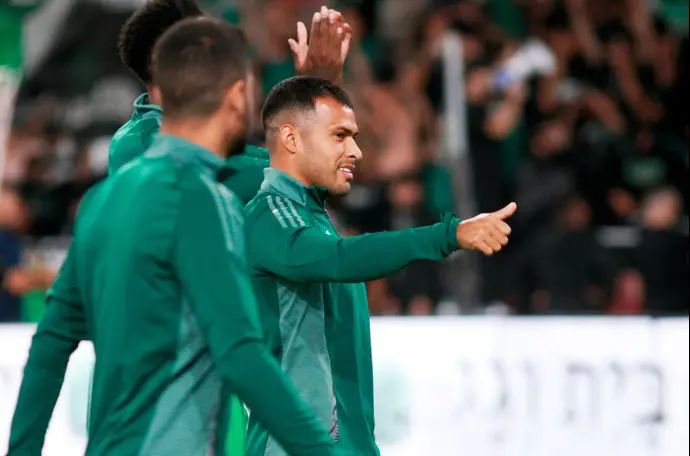 מתיאס נהואל שחקן מכבי חיפה בחימום