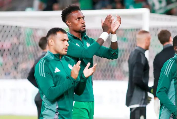 פדראו, מתיאס נהואל שחקני מכבי חיפה בחימום