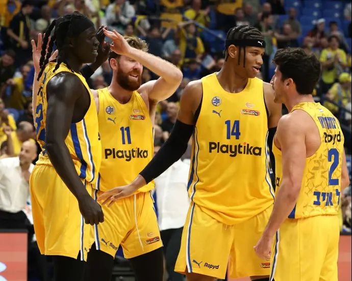 שחקני מכבי תל אביב ווניין גבריאל, חסיאל ריברו