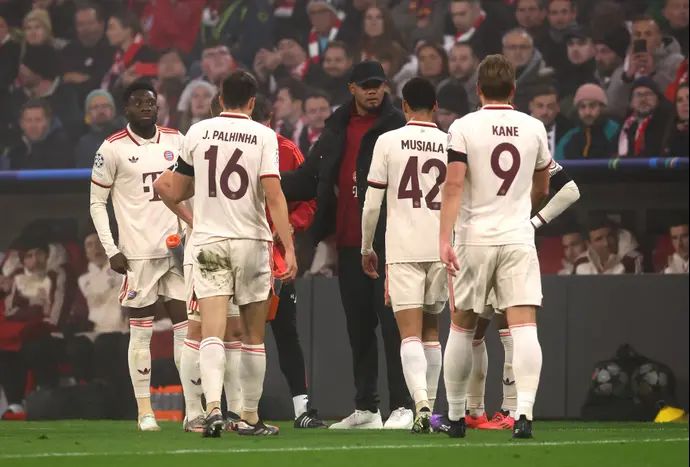 וינסנט קומפני עם שחקני באיירן מינכן