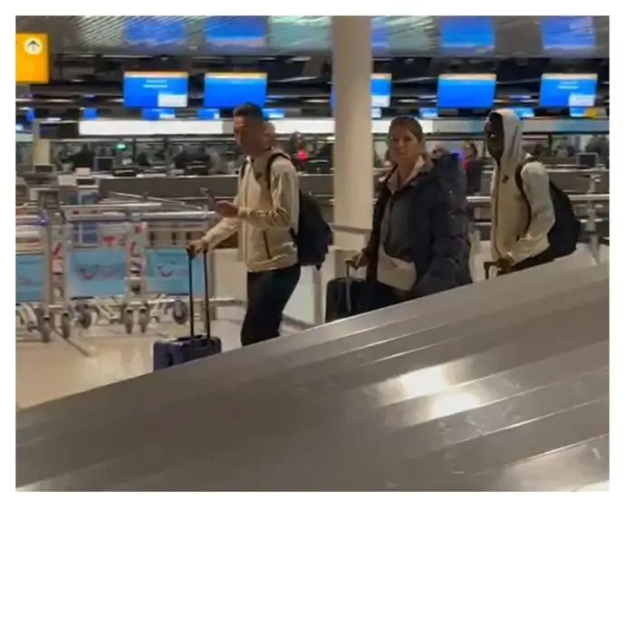 שחקני מכבי תל אביב נוחתים בישראל אחרי התבוסה מול אייאקס