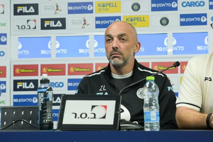 ז'ארקו לאזטיץ' מאמן מכבי תל אביב במסיבת עיתונאים