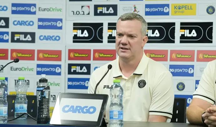 בן מנספורד מנכ"ל מכבי תל אביב במסיבת עיתונאים