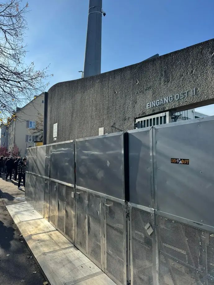 אצטדיון הי"א בגרסה הגרמנית. ואיפה רפי נידם?