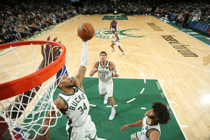 יאניס אנטטוקומפו, מילווקי באקס