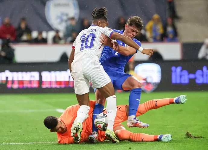 עילי פיינגולד נבחרת ישראל מול כריסטופר אנקונקו נבחרת צרפת