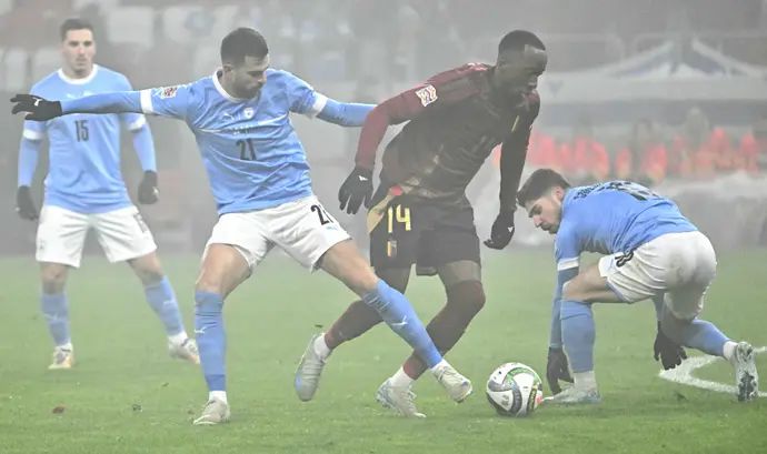 מנור סולומון, דין דוד שחקני נבחרת ישראל מול דודי לוקבאקיו שחקן נבחרת בלגיה