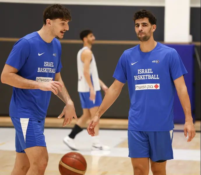 שחקני נבחרת ישראל תומר גינת, רומן סורקין