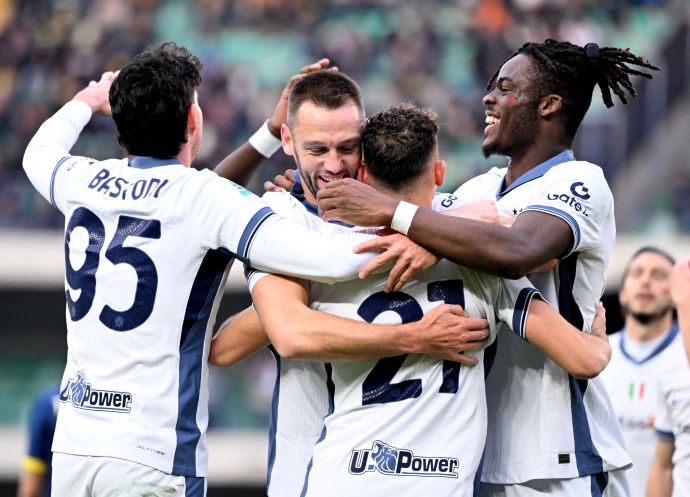 שחקני אינטר חוגגים עם סטפן דה פריי