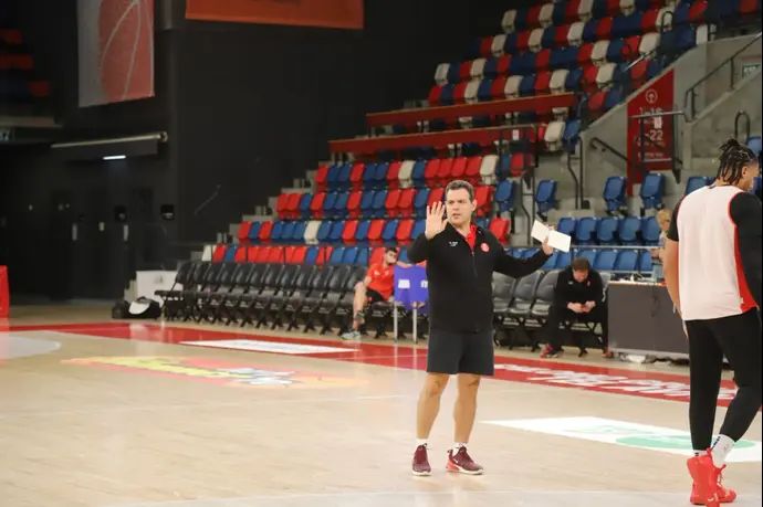 מאמן הפועל תל אביב דימיטריס איטודיס