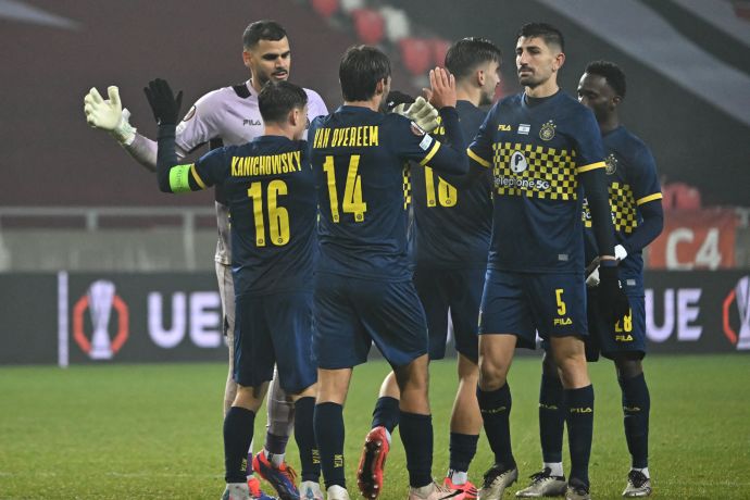 שחקני מכבי תל אביב חוגגים