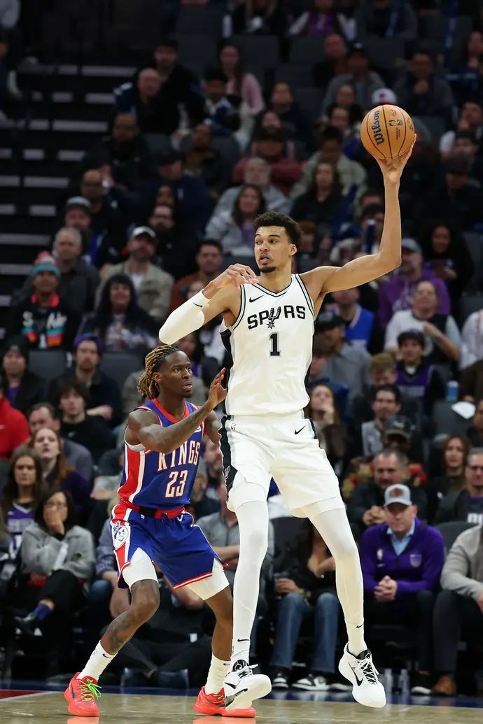 ויקטור וומבניאמה, סן אנטוניו ספרס מול סקרמנטו קינגס