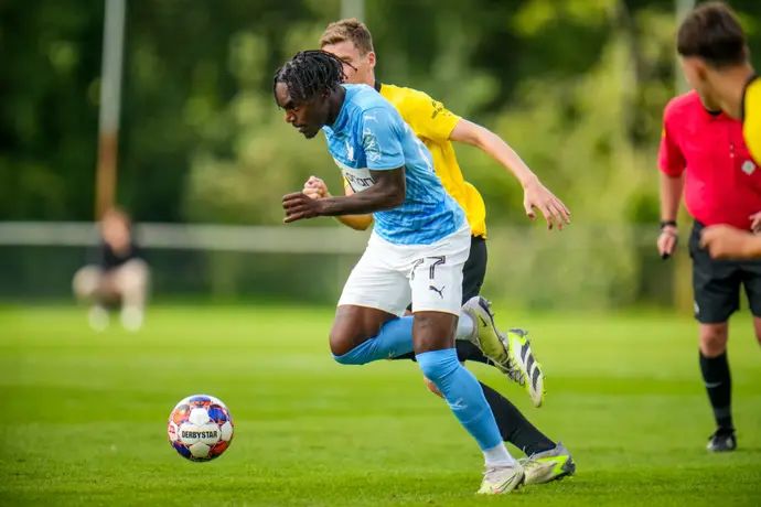 תייבי ביפומה במדי אופי כרתים