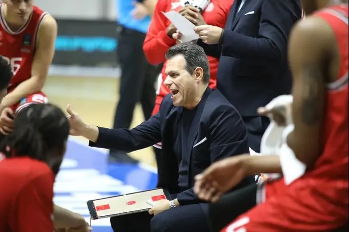 מאמן הפועל תל אביב דימיטריס איטודיס