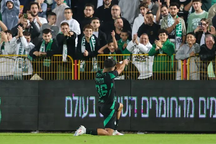 איאד חלאילי שחקן מכבי חיפה חוגג שער